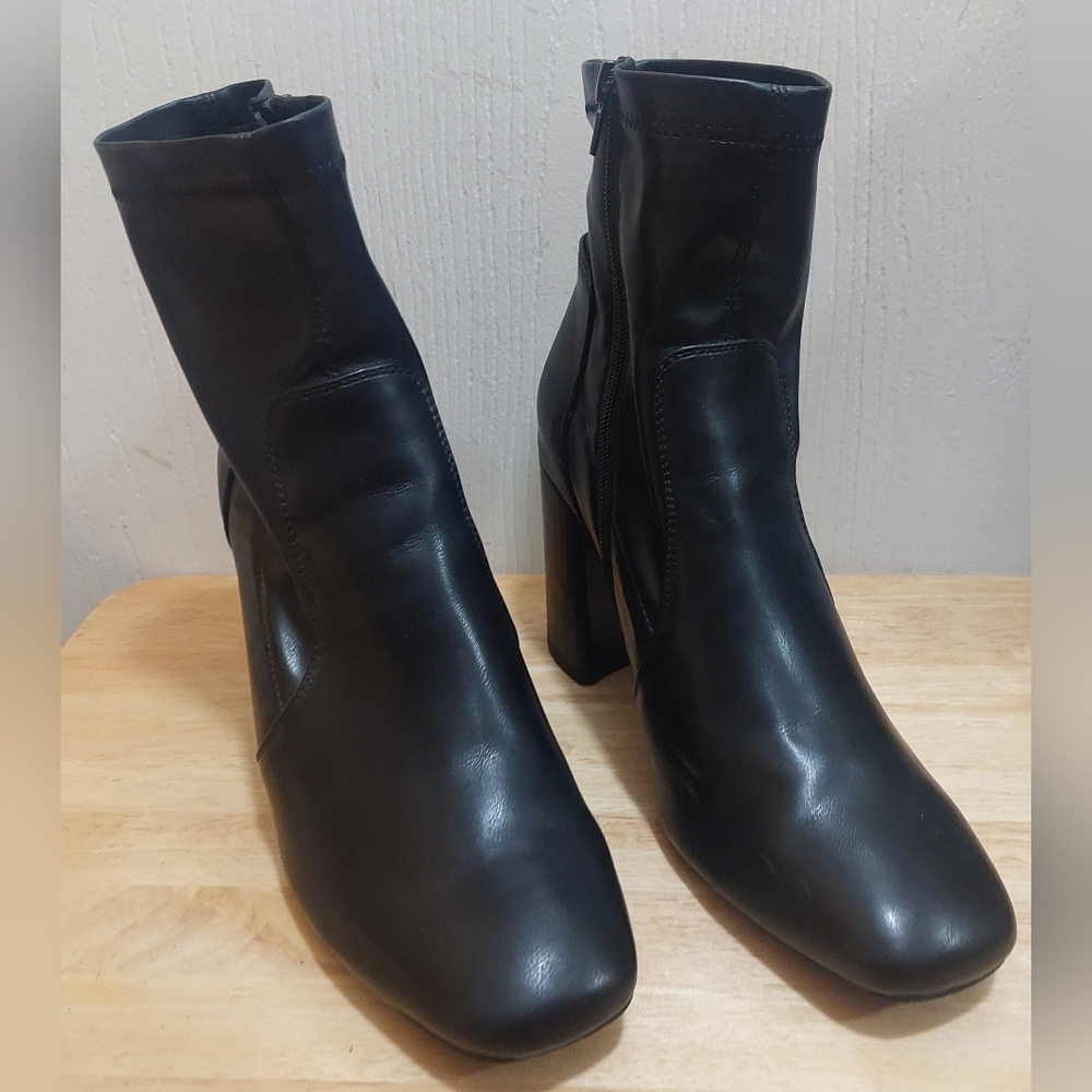 Madden Girl Black Heeled Zippered Ankle Boots Size 9.5
